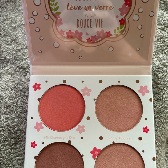 Beauty bakery blush/highlighter palette - Picture 2 of 3